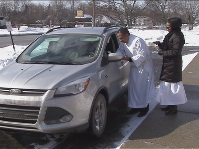 https://mediaassets.wxyz.com/photo/2015/02/18/Local_church_has_drive_up_Ash_Wednesday_2606860000_13433190_ver1.0_640_480.jpg
