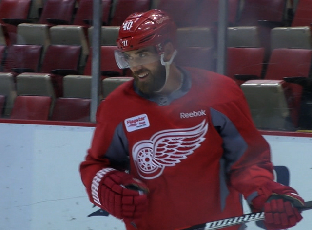 Red Wings forward Henrik Zetterberg injures knee, will miss World Cup