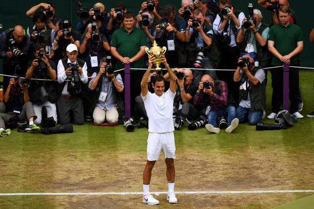 Roger Federer wins 8th Wimbledon title, beating Cilic in final
