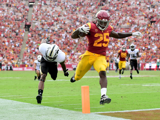 No. 4 USC holds off Western Michigan with big 4th quarter