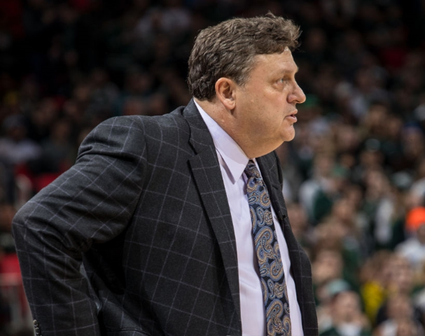Oakland University basketball coach Kampe pledges to dye hair pink as part of cancer fundraiser