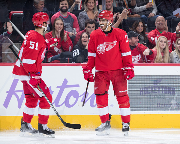 Red Wings stay red-hot, beating Coyotes for seventh win in last eight
